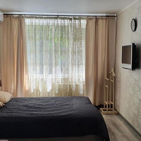 Квартира " A Quiet Place" Apartment คาเมียเนตส์-โปดิลสกี ภายนอก รูปภาพ