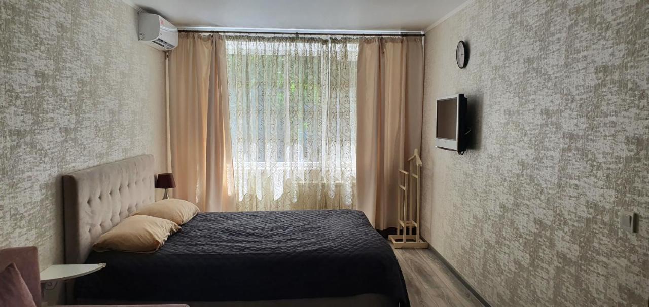 Квартира " A Quiet Place" Apartment คาเมียเนตส์-โปดิลสกี ภายนอก รูปภาพ