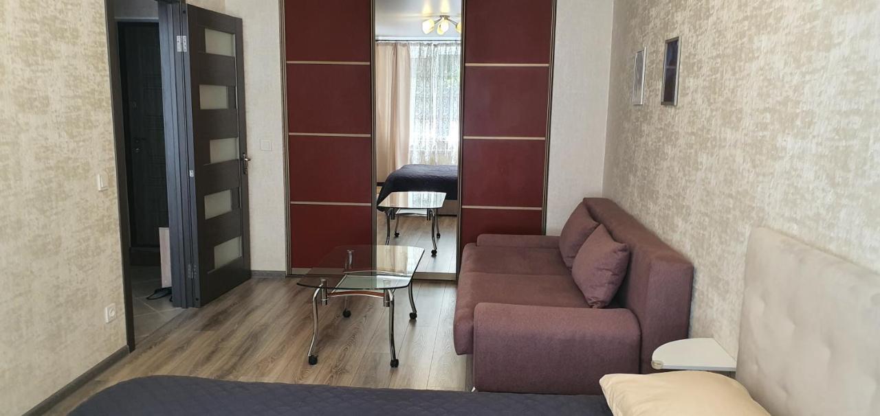 Квартира " A Quiet Place" Apartment คาเมียเนตส์-โปดิลสกี ภายนอก รูปภาพ