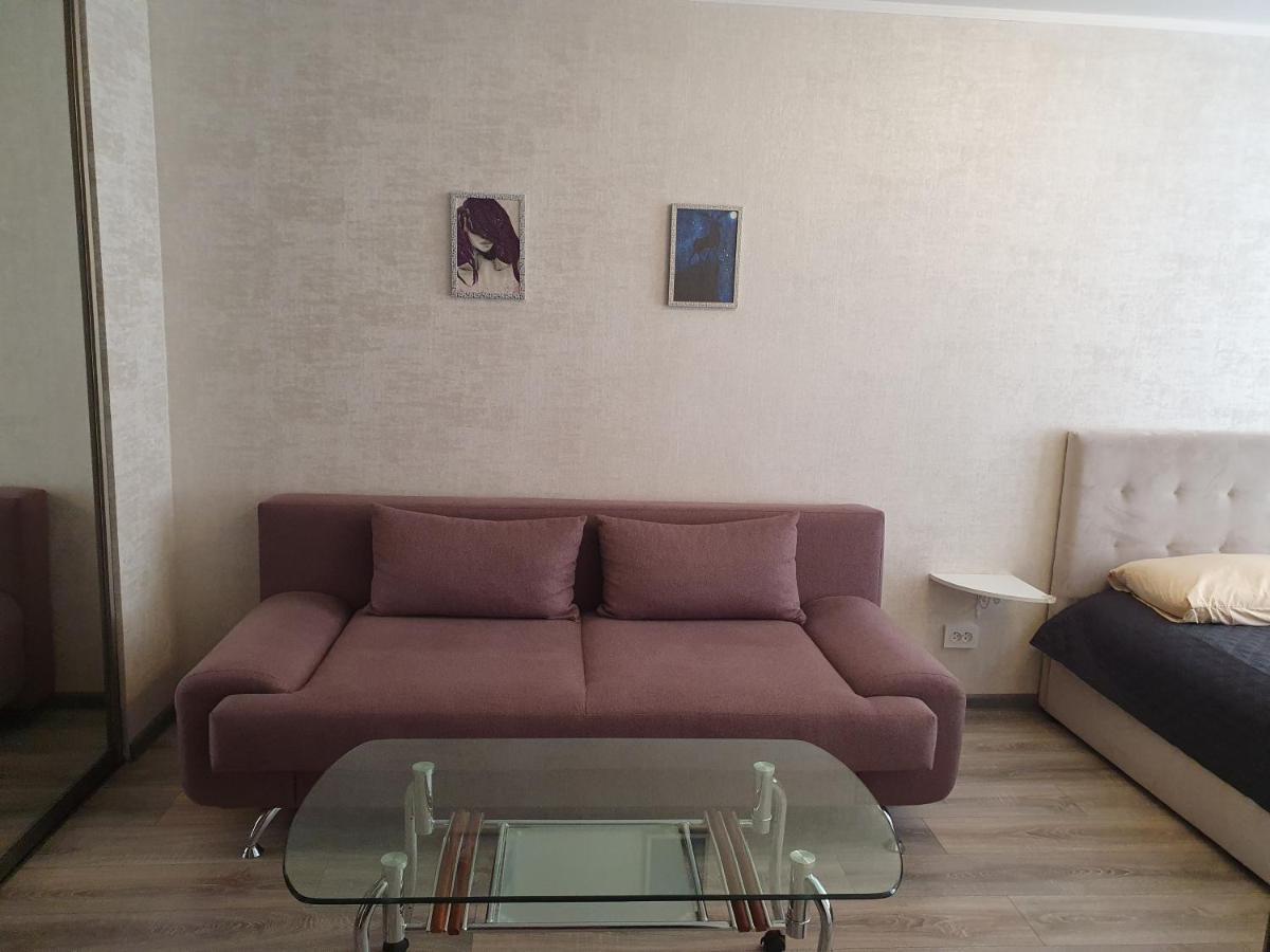 Квартира " A Quiet Place" Apartment คาเมียเนตส์-โปดิลสกี ภายนอก รูปภาพ