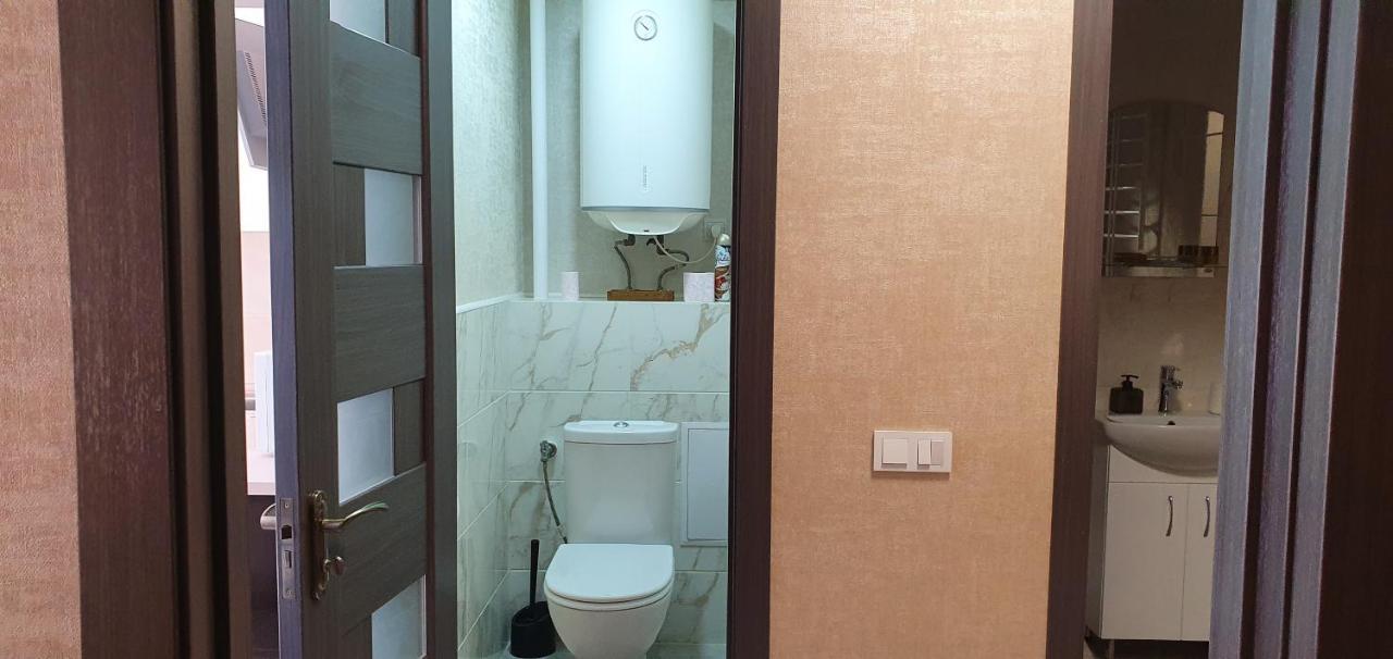 Квартира " A Quiet Place" Apartment คาเมียเนตส์-โปดิลสกี ภายนอก รูปภาพ